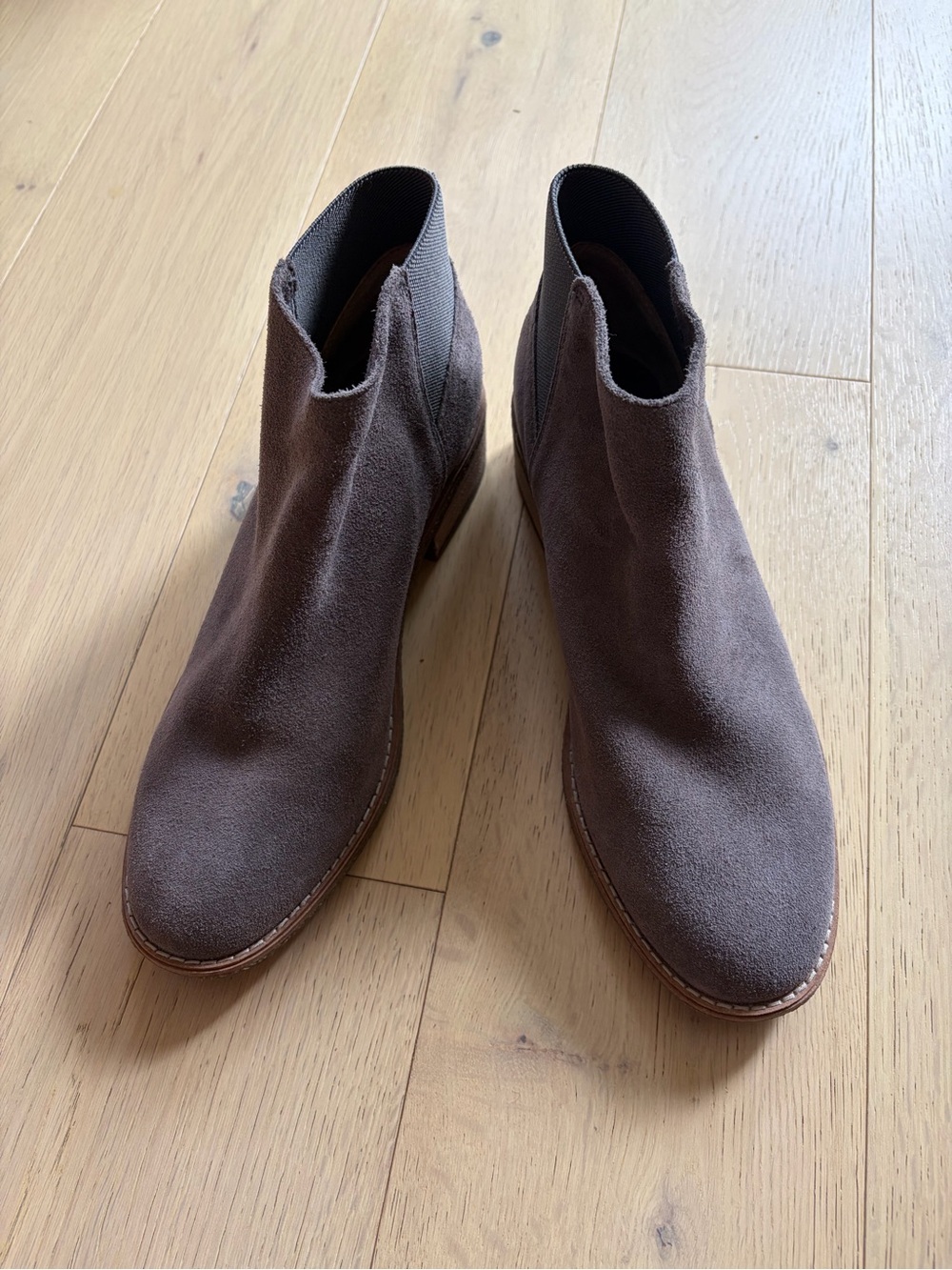 Sperry Women's Suede Chelsea Boot in grey size EU 40